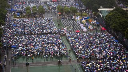 Autorităţile din Hong Kong neagă că ar fi folosit mafia chineză pentru a dispersa manifestanţii