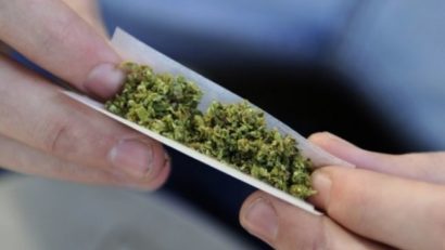 Prinşi în timp ce îşi confecţionau joint-uri