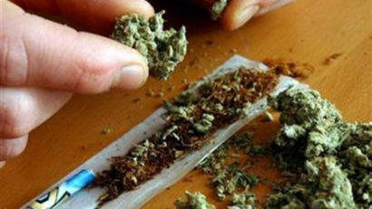 Prinşi în timp ce îşi confecţionau joint-uri