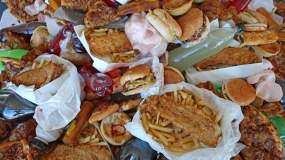 Alimentele de tip junk food, mai ieftine decât cele sănătoase
