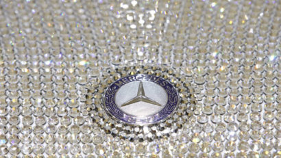 Mercedes-ul decorat cu Swarovski, scos la vânzare
