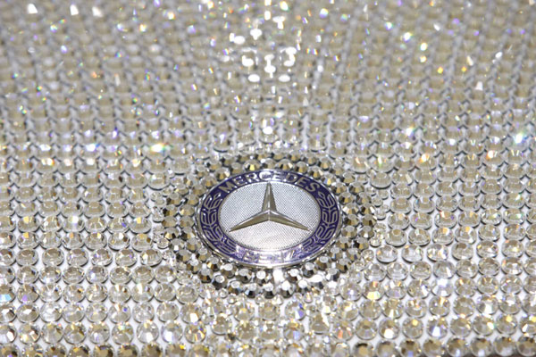 Mercedes-ul decorat cu Swarovski, scos la vânzare