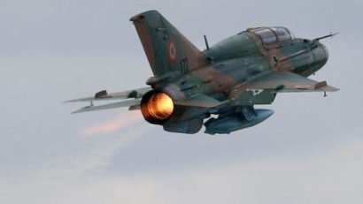 Un MIG-21 LanceR şi-a pierdut rezervoarele de combustibil în zbor!