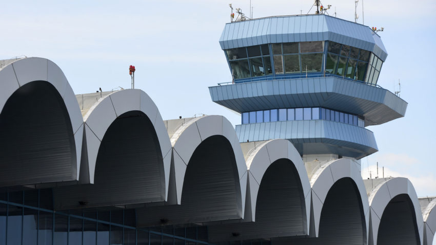 Lansare pe Aeroportul Otopeni. O aplicaţie pentru mobil îi ajută pe pasageri să se orienteze mai uşor