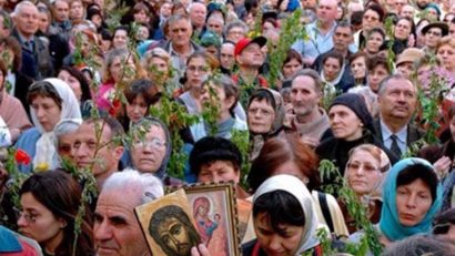 (AUDIO) Marea sărbătoare a Cuvioasei Parascheva, între credinţă şi îmbulzeală