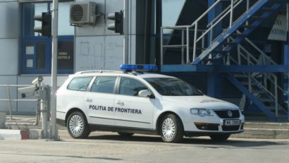 Autoturism cu acte false, descoperit în portul Constanţa