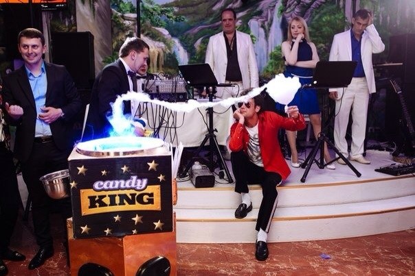 (VIDEO) VIRALUL ZILEI: Kandy King sau vata pe băț la rang de artă