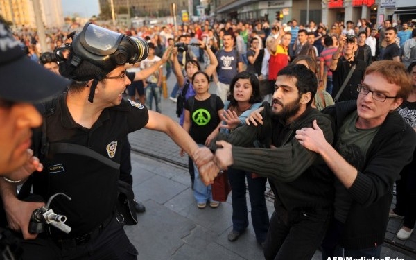MAE atenţionează turiştii români despre manifestările din Turcia