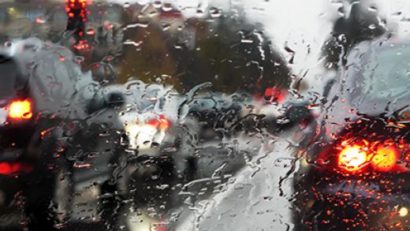 Cum se circulă în siguranţă în condiţii de vreme rea
