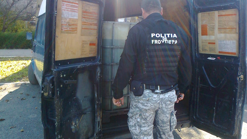 Tone de motorină de contrabandă, confiscată de poliţiştii de frontieră în Portul Constanţa Sud Agigea