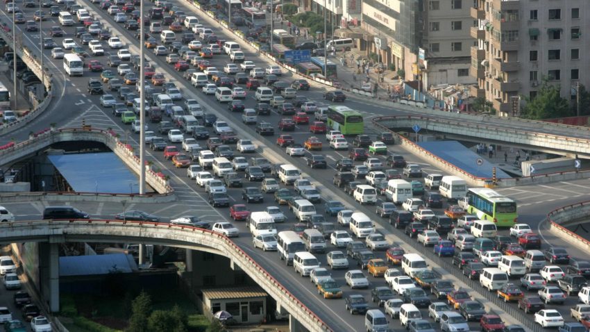 Şoferii din China, aproape la fel de numeroşi ca populaţia Statelor Unite!