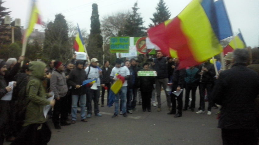 (UPDATE) Marş pro diaspora şi anticorupţie pe străzile din Constanţa