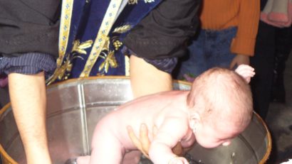 Copii orfani, botezaţi la Cumpăna