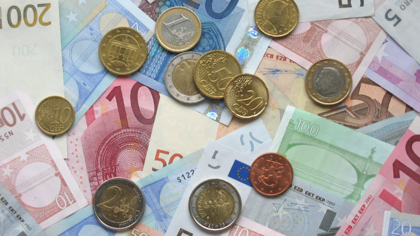Mugur ISĂRESCU. România NU va trece la EURO în 2016