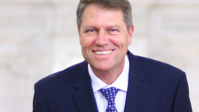 Klaus Iohannis: Nu negociez cu şefii de partide pentru turul al doilea. Le cer votul direct alegătorilor