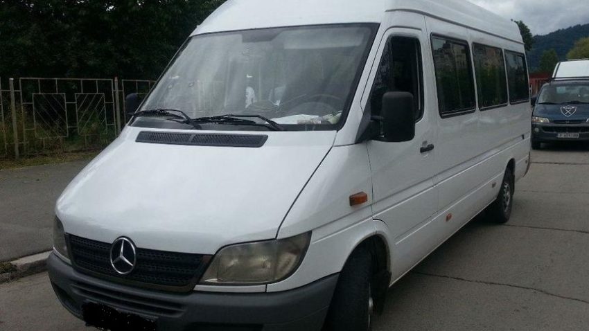 Păgubit cu mii euro, după ce a cumpărat un microbuz furat