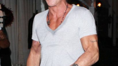 Mickey Rourke va boxa cu un pugilist profesionist