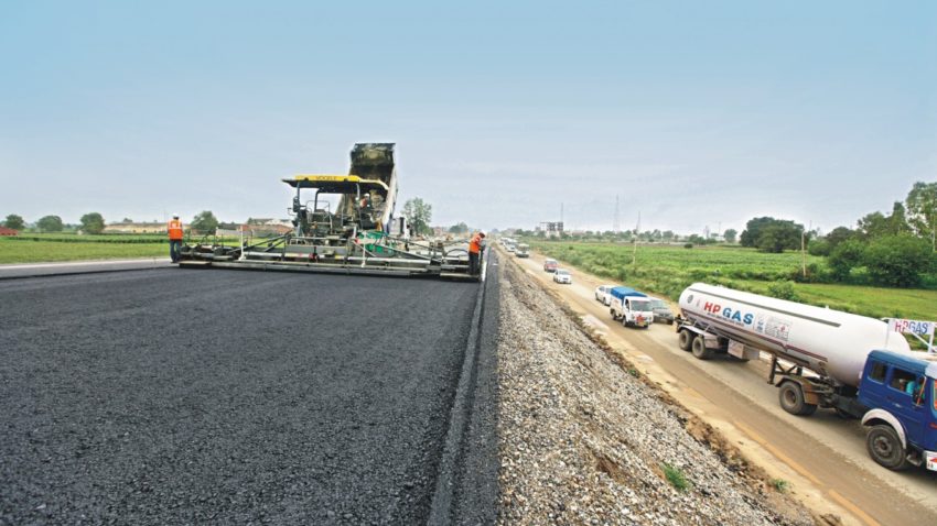 Anul acesta se inaugurează 56 de kilometri de autostradă, mai puţin de jumătate faţă de 2013