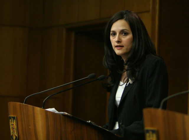 Procurorul-şef al DIICOT, Alina Bica NU poate fi arestată preventiv! CSM a admis doar cererea de reţinere şi arest la domiciliu