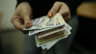 STUDIU: la cine apelăm când nu avem bani