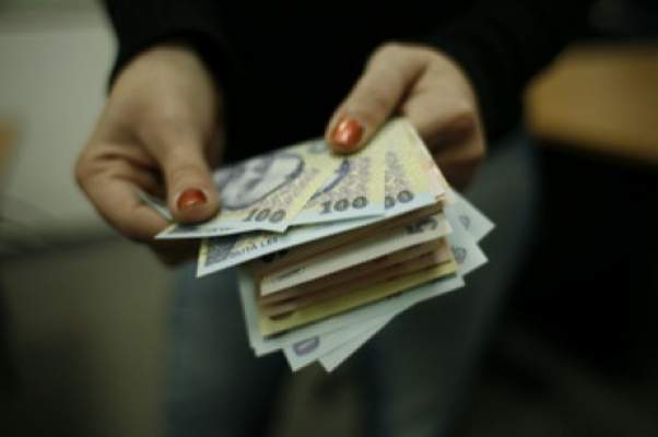 STUDIU: la cine apelăm când nu avem bani