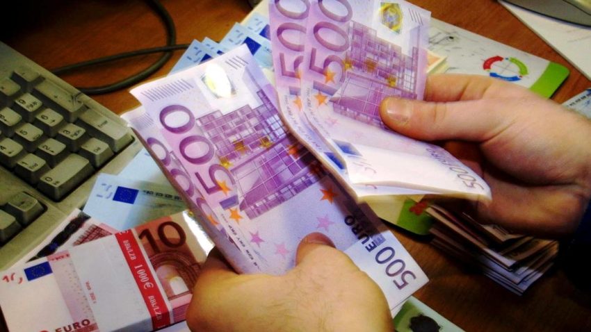 Salariile directorilor din România cresc de 2 ori mai repede