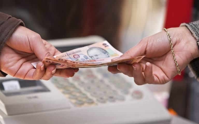 Mii de constănţeni au de recuperat bani de la stat