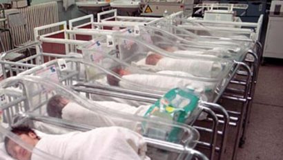 O mamă şi fiică au născut în aceeaşi zi