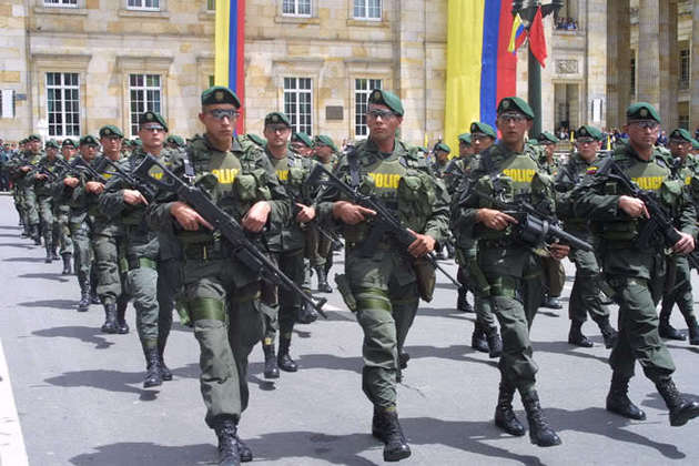 Poliţiştii columbieni nu mai au interdicţie să poarte mustaţă