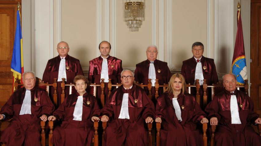 Alegerile, contestate la Curtea Constituţională