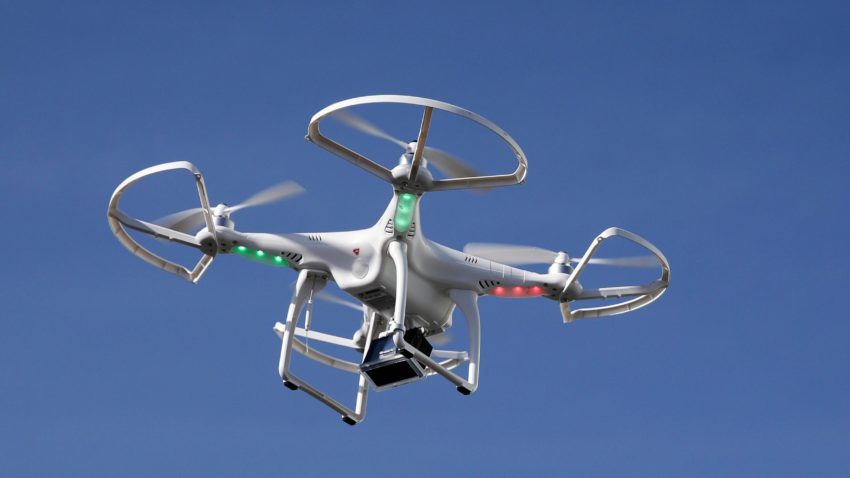 Amazon vrea să facă livrări de produse folosind drone
