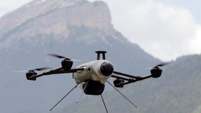 Trei români suspectaţi de spargeri în Elveţia, identificaţi cu ajutorul unei drone militare