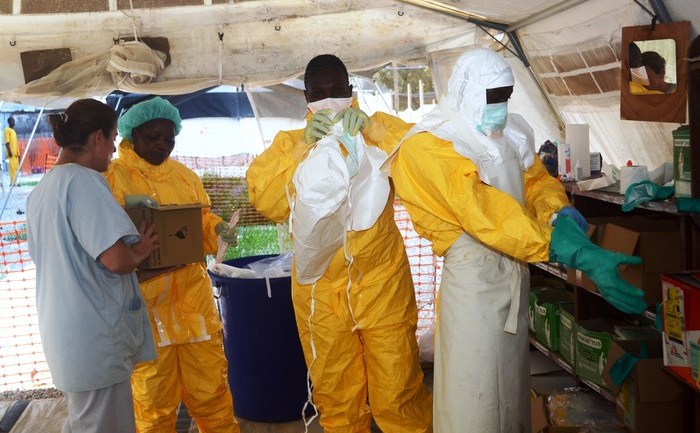 Bolnavă de Ebola tratată în Franţa