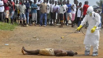 Sierra Leone: Salariații care se ocupă de îngroparea morților de Ebola lasă cadavrele în stradă în semn de protest