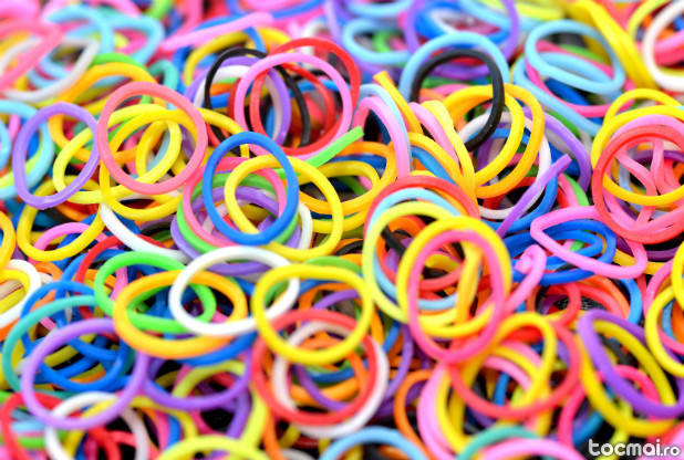 Elastice pentru brăţări looms, contrafăcute, în portul Agigea