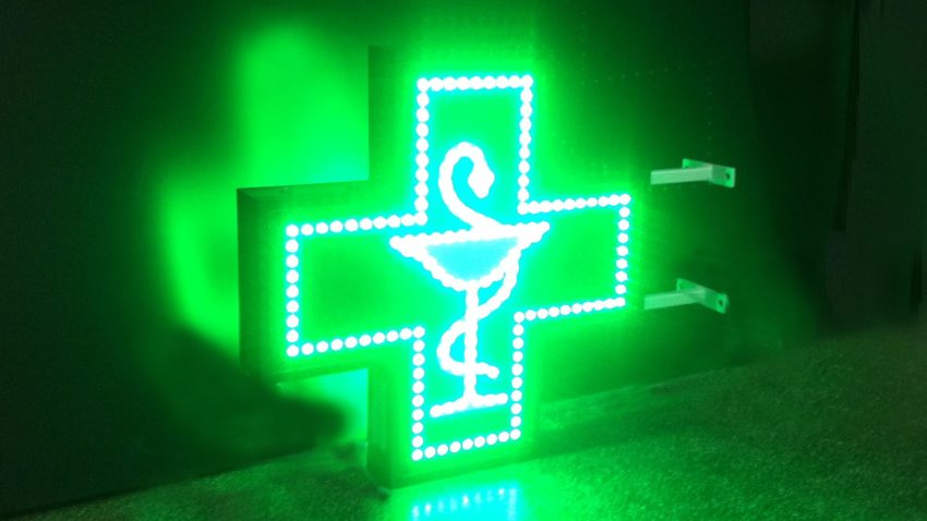Senatorii menţin criteriul demografic pentru înfiinţarea farmaciilor