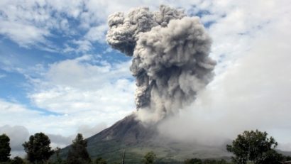 (VIDEO) Imagini spectaculoase. Erupţia vulcanului FOGO din arhipelagul Capul Verde