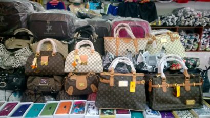 Genţi contrafăcute de 40.000 de euro, confiscate la Agigea