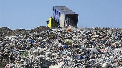 Aruncarea gunoiului ne va costa mai mult. O nouă taxă, din 2016