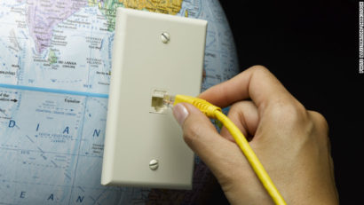 Accesul la internet, mai important pentru britanici decât spălatul