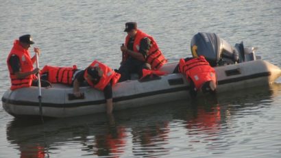 Bărbat decedat după ce o barcă s-a răsturnat pe lacul Carabail