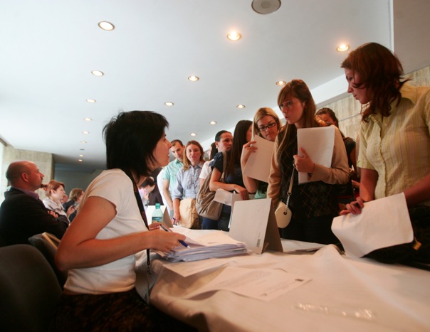 Marile companii angajează constănţeni la târgul de job-uri