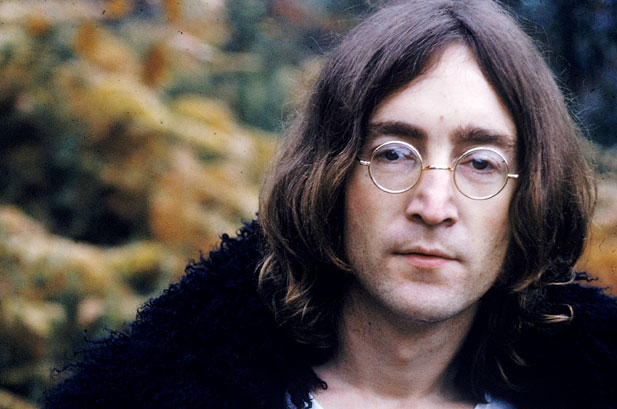 Cât costă ochelarii lui John Lenon