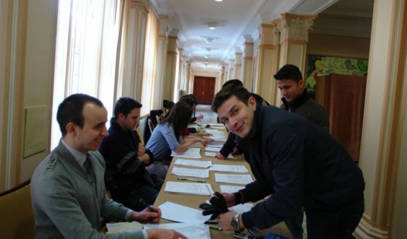 Studenţii ar putea să nu aibă cursuri două zile, pentru a putea vota acasă