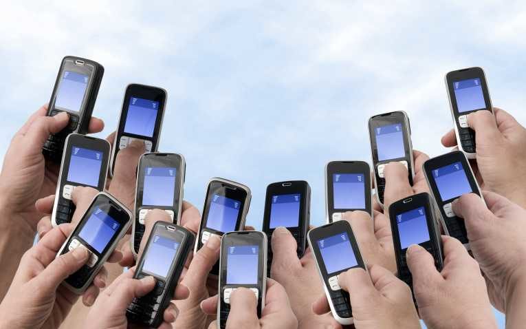 Numărul utilizatorilor de telefonie mobilă stagnează de doi ani, dar traficul de voce creşte