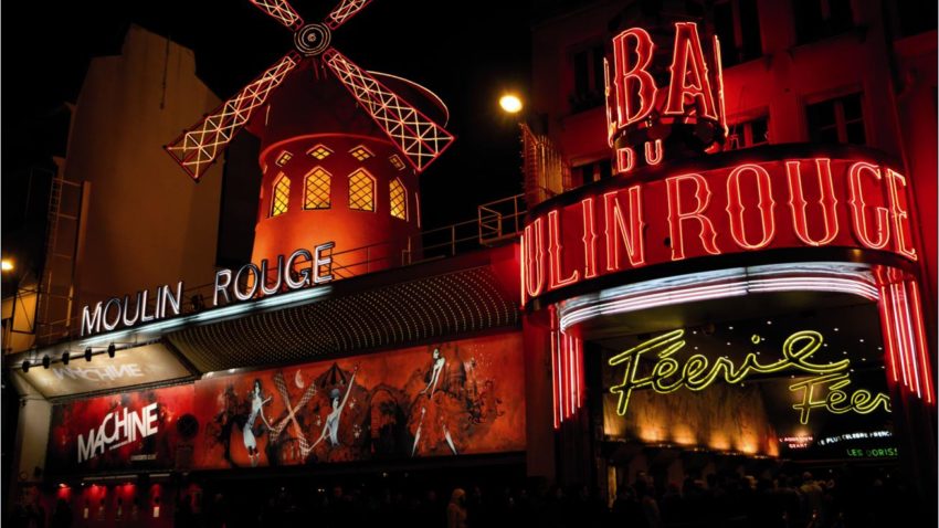 VIDEO: Dansatorii de la Moulin Rouge au stabilit trei recorduri mondiale