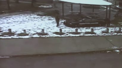(VIDEO) Imagini cu momentul în care un puşti de 12 ani este împuşcat mortal de poliţişti