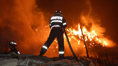 (UPDATE) Incendiu la Stupina. Au ars zece tone de paie dintr-o gospodărie