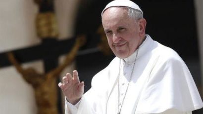 Nevoiaşii – ajutaţi să îşi plătească facturile de către Papa Francisc