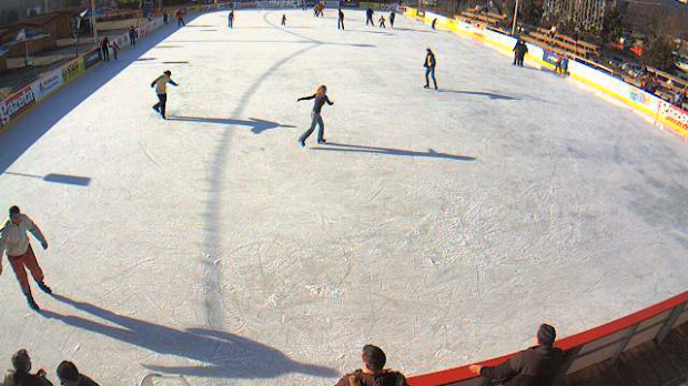 Patinoar în staţiunea Mamaia- cât ne va costa o seară pe gheaţă